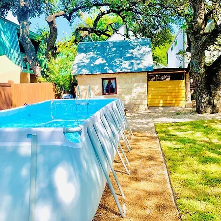 The Stanley Historic Home Plus Cabin With Pool, Bbq